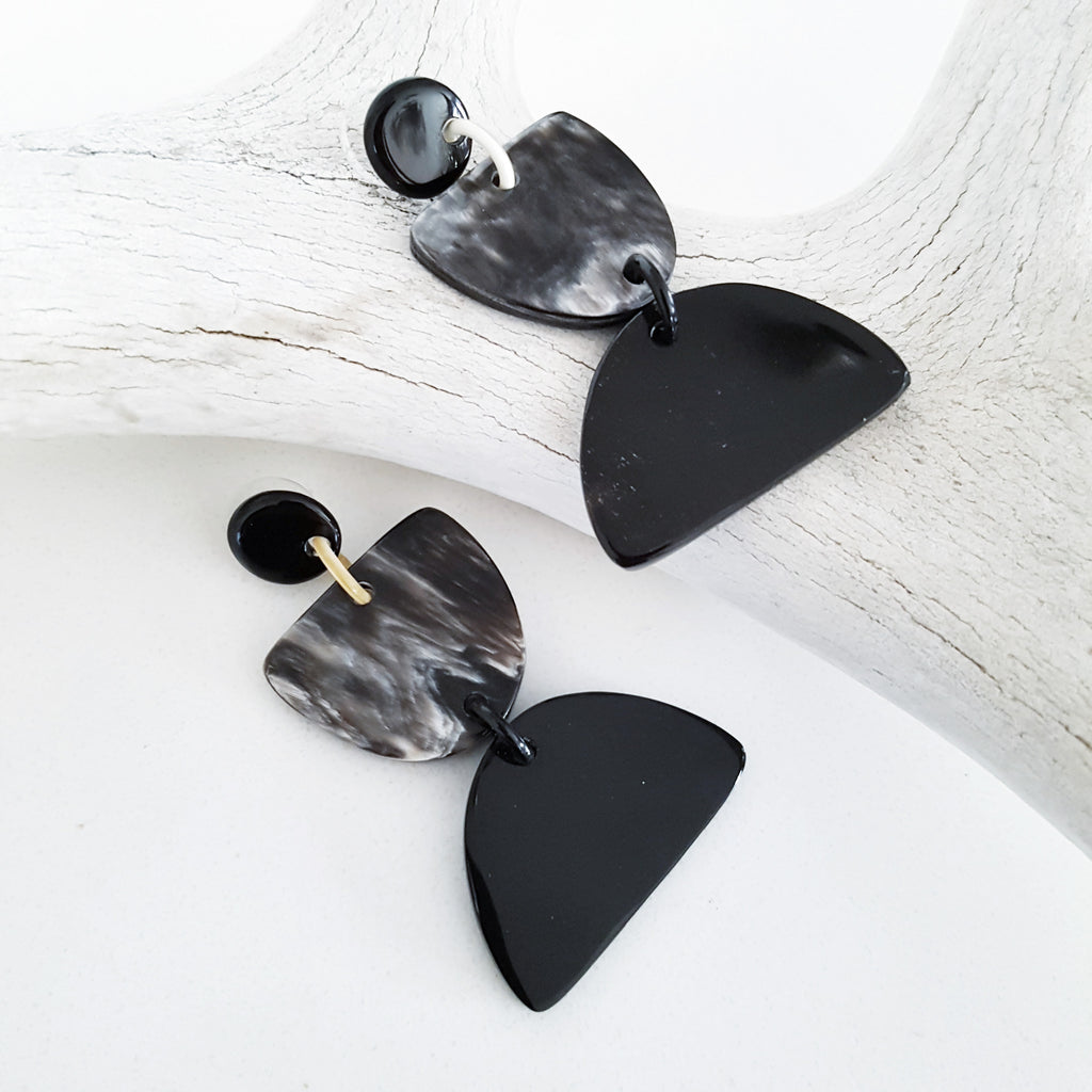 Charismatic Wanderlust Collection - Horn Earrings Hour Glass