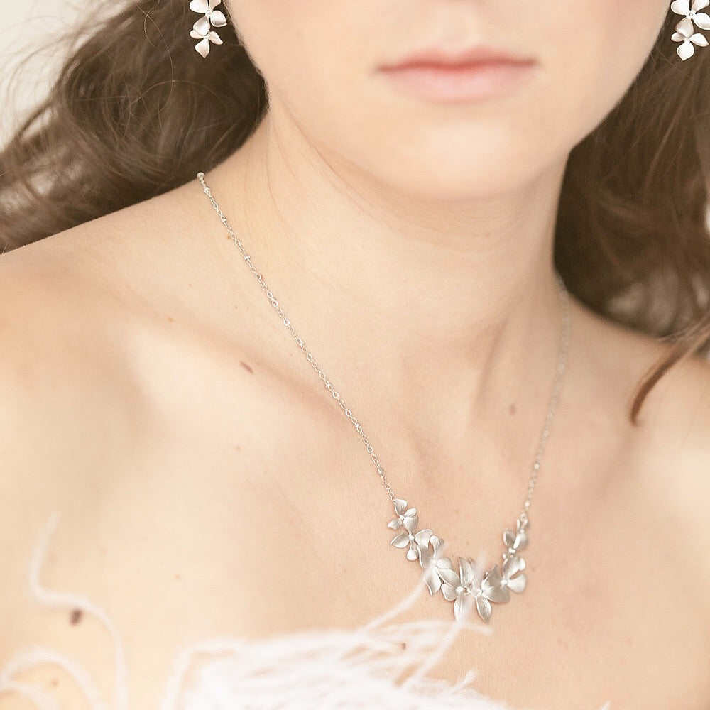 Allure Botanical Collection - Necklace Lit Des Fleurs Butterfly - Soul Made Boutique